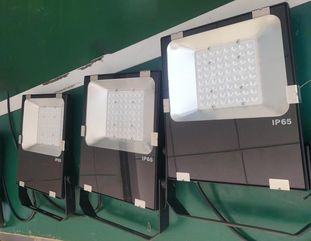 Easeking Outdoor LED Flood Light 150W 20,250lm IP66 Waterproof for Yard Garden