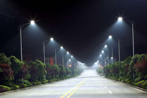 Streetlights illuminating with Easeking produced High brightness LED Street Light